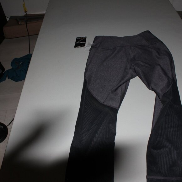 Grey Zella Athletic Capris Size XS New - Picture 3 of 4